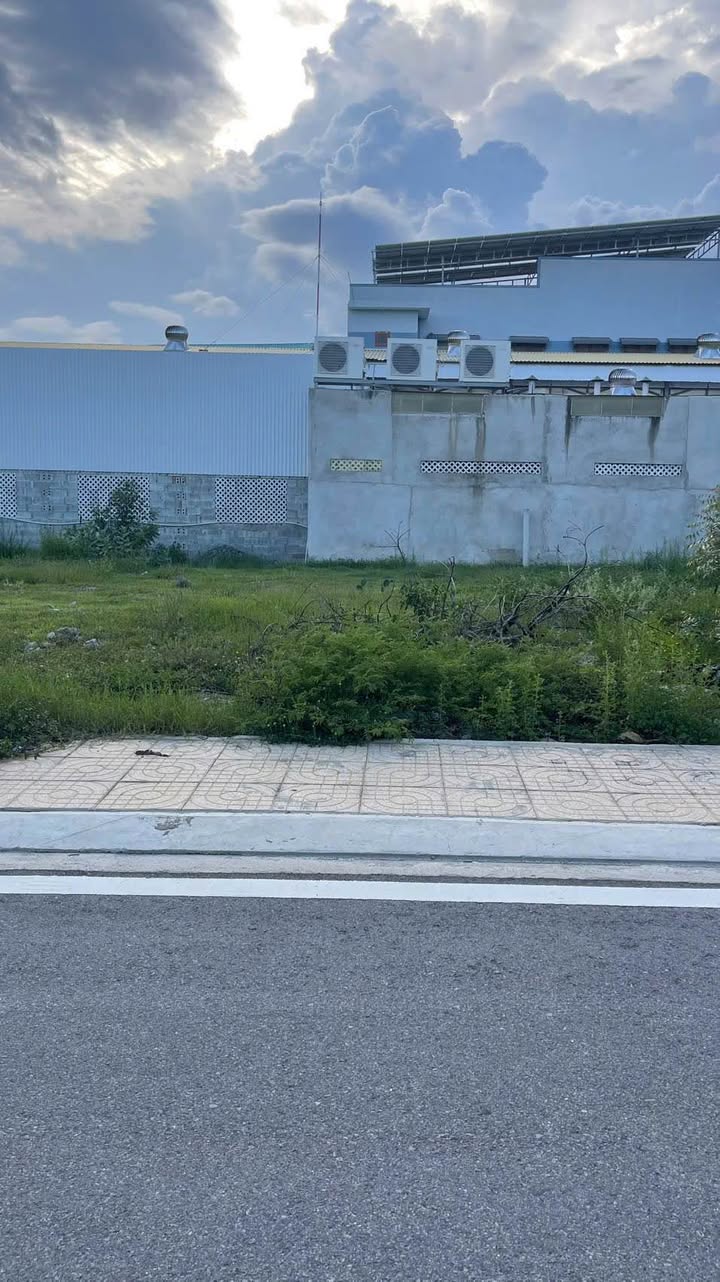 Bán lô đất biển Phan Chu Trinh 85m² giá 3.4 tỷ - Đối diện chung cư D7, D10