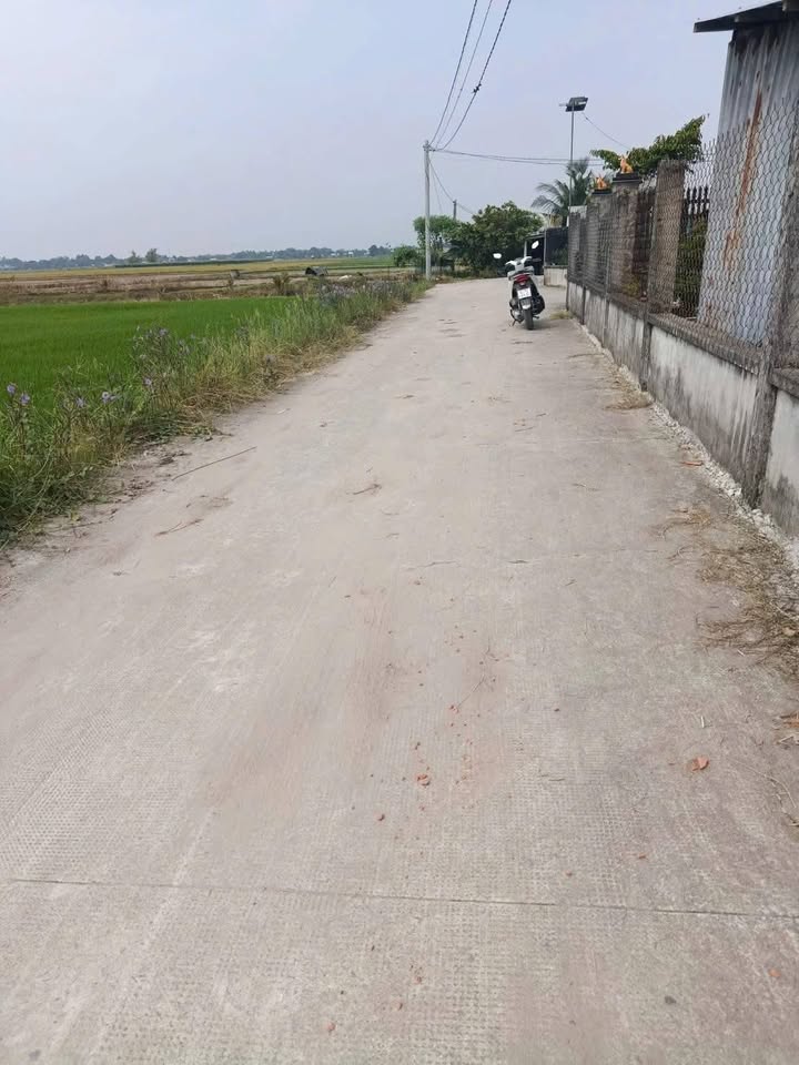 Đất nền Đức Hòa Thượng Long An 330m² giá 1.07 tỷ - Vị trí đẹp, giao thông thuận lợi!