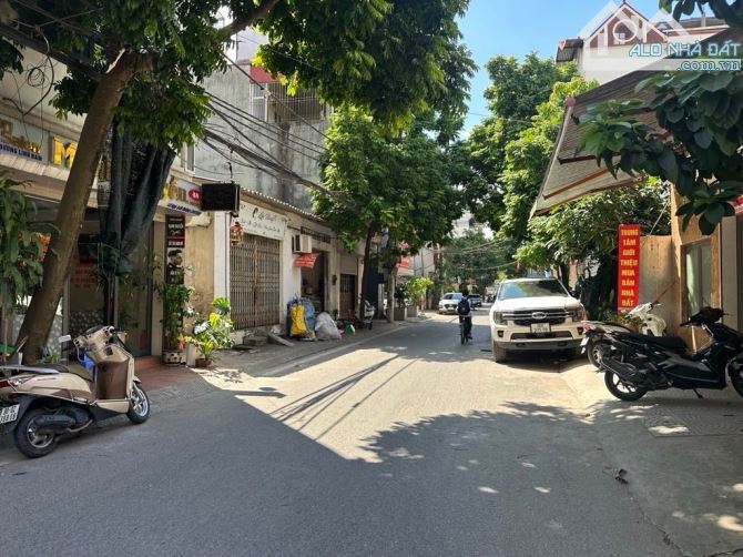 Nhà phố Tân Mai 70m² giá 17 tỷ - Ô tô đỗ cửa, vị trí đắc địa!