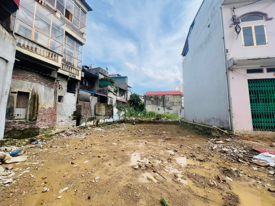 Đất thổ cư Hoàng Văn Thụ 180m² giá 5.7 tỷ - Đường giao thông thông thoáng!