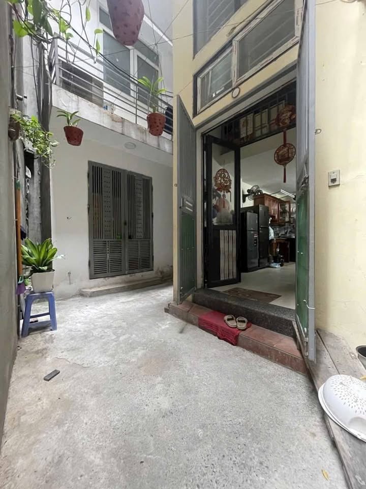 Nhà 4 tầng Thịnh Quang, Đống Đa 15m² giá 2.2 tỷ - Vị trí đắc địa, thông thoáng!
