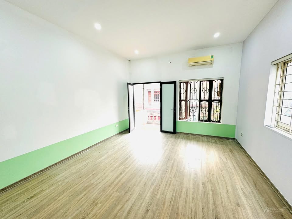 Nhà mặt phố Mai Phúc 97m² giá 13 triệu - Chính chủ cho thuê nhanh!
