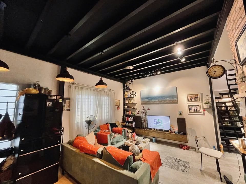 Nhà 3 tầng Huỳnh Văn Bánh, Phú Nhuận 40m² giá 7 tỷ - Vị trí đắc địa, giao thông thuận lợi!