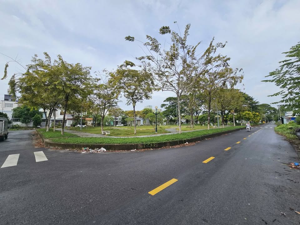 Nhà mặt tiền Châu Văn Liêm, Rạch Giá, 100m² giá 2.35 tỷ - Hướng Đông Bắc, thuận tiện sinh hoạt!