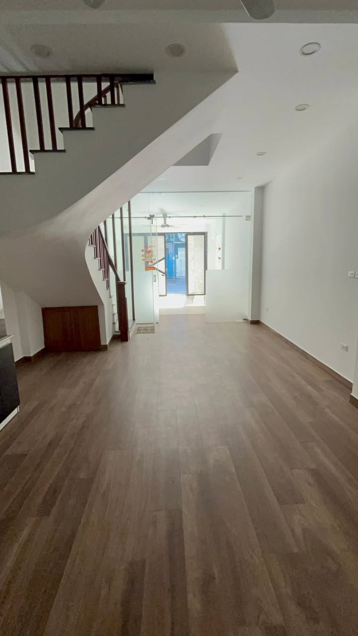 Cho thuê nhà liền kề KĐT Văn Phú Hà Đông 90m² giá 25 triệu - Nhà mới đẹp, tiện nghi đầy đủ!