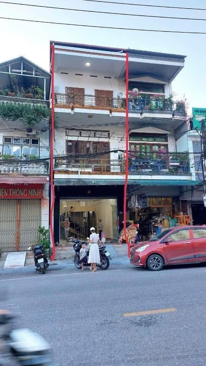 Nhà 3 tầng Trần Phú, Hà Giang 125m² giá 8 tỷ - Kiến trúc hiện đại, chắc chắn!