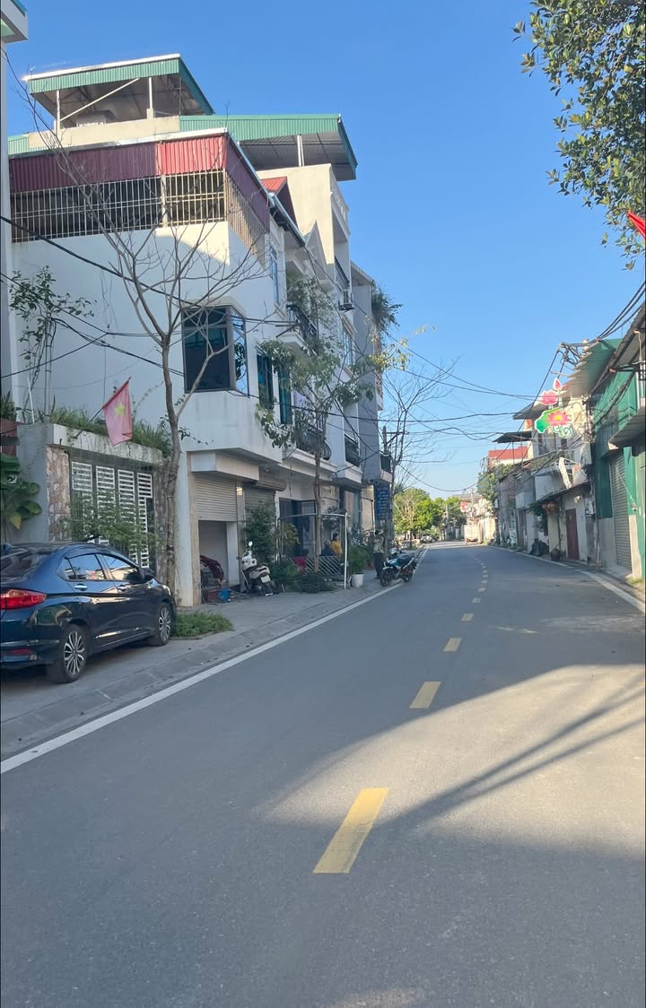 Nhà đẹp Kim Chung Đông Anh 92m² giá 8 tỷ - Vị trí đắc địa ô tô tránh