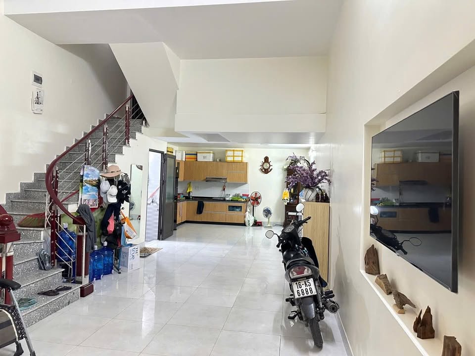 Nhà 3 tầng Vinhomes Riverside 60m² giá 5,25 tỷ - Cơ hội đầu tư tuyệt vời!