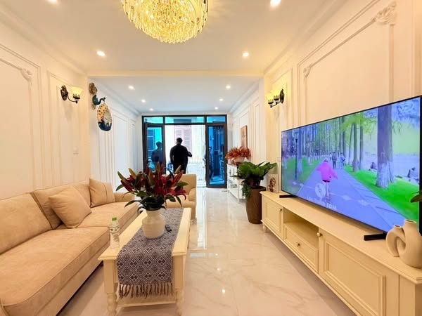 Nhà phân lô Trần Quốc Hoàn, Cầu Giấy 55m² giá 22 tỷ - Sổ đỏ chính chủ, thương lượng nhanh!