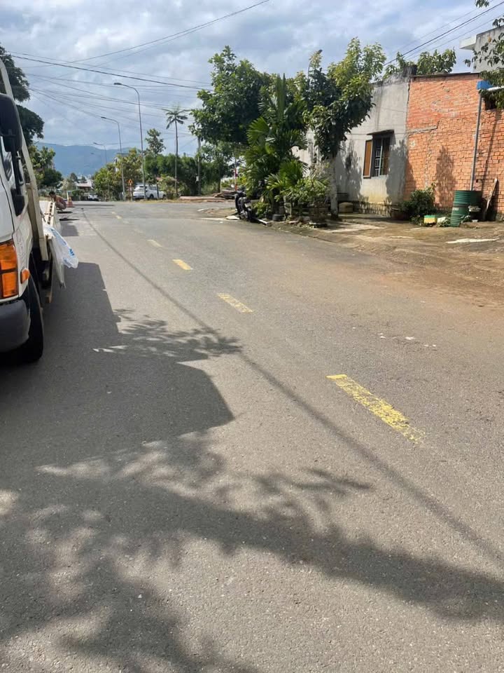 Nhà mặt tiền Mê Linh Bảo Lộc 90m² giá 4.5 tỷ - Đầu tư sinh lời ngay!