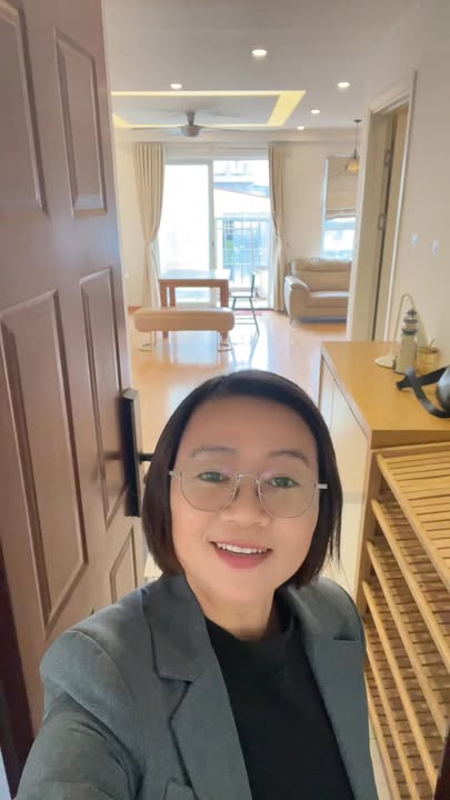 Chung cư Nguyễn Văn Cừ Long Biên 87m² giá 7.72 tỷ - Vị trí đắc địa, tiện ích đầy đủ!