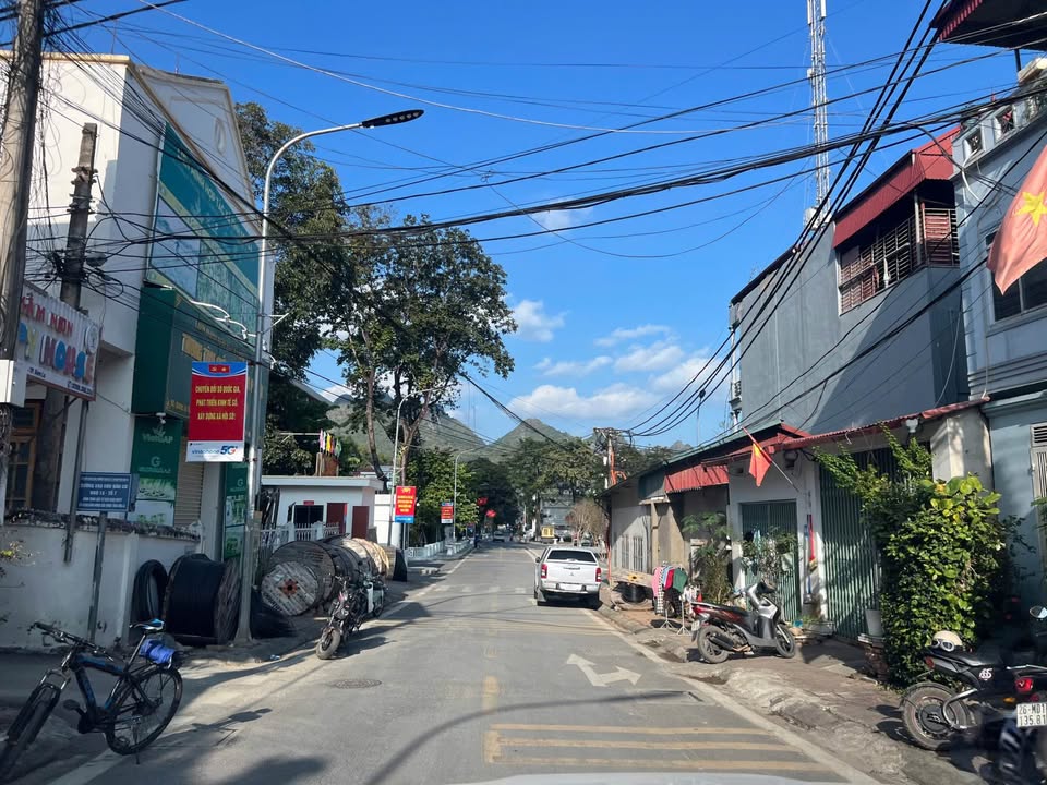 Đất mặt đường Lê Thái Tông, Sơn La 75m² giá 1.3 tỷ - Sổ đỏ sang tên ngay!