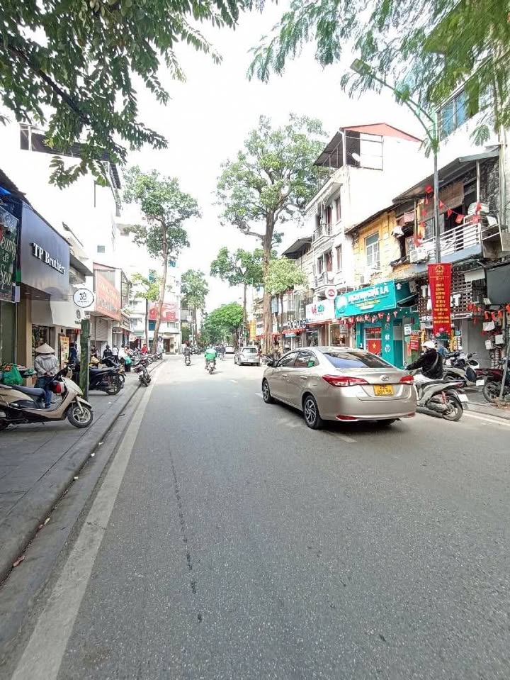 Bán nhà mặt phố Quán Thánh 35m² giá 22 tỷ - Cơ hội đầu tư sinh lời cao!