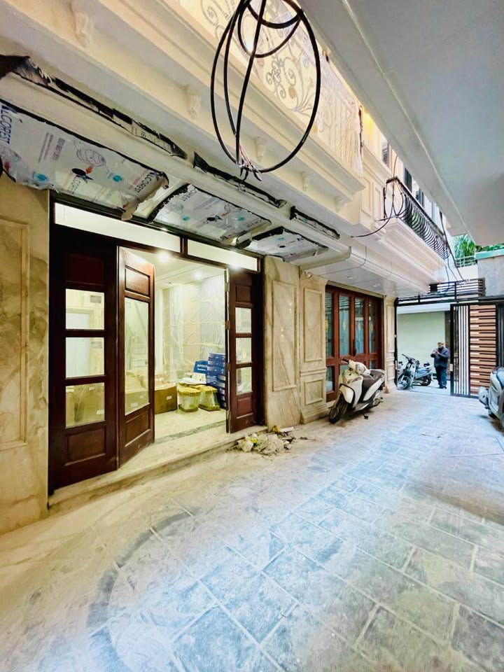 FrontHouse 38m² Lê Đại Hành giá 10 tỷ - Thang máy mới, sổ đỏ chính chủ!