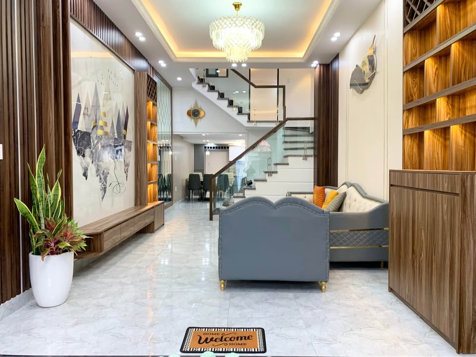 Nhà độc lập Trần Nguyên Hãn 65m² giá 4.65 tỷ - Sân cổng riêng rộng rãi!