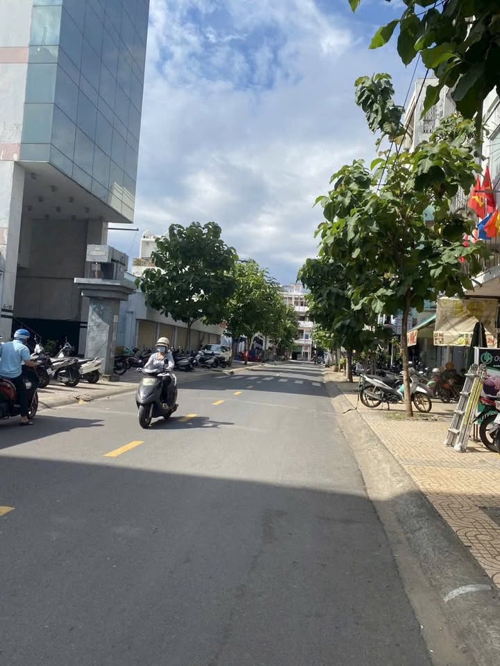 Nhà mặt tiền Trần Hưng Đạo, Quận 5, 53m² giá 20.5 tỷ - Kinh doanh sầm uất!