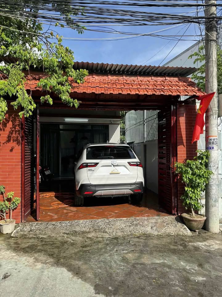 Nhà cấp 4 đường Hòa Trung, Nha Trang 118.3m² giá 4.5 tỷ - Sân đậu ô tô thoải mái!