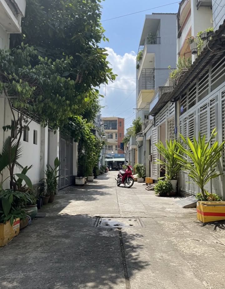 Nhà phố Tân Phú 58m² giá 4.6 tỷ - Đỗ cửa, thuận tiện di chuyển!