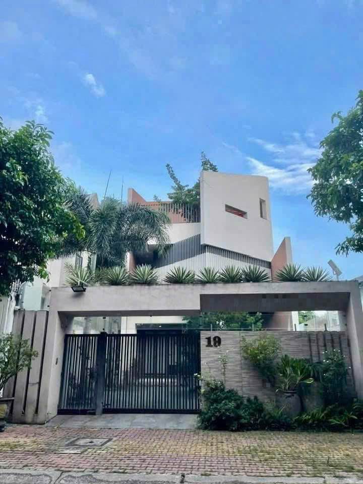 Biệt thự KDC Hiệp Thành III Thủ Dầu Một 325m² giá thỏa thuận - Thiết kế sang trọng, gần công viên!