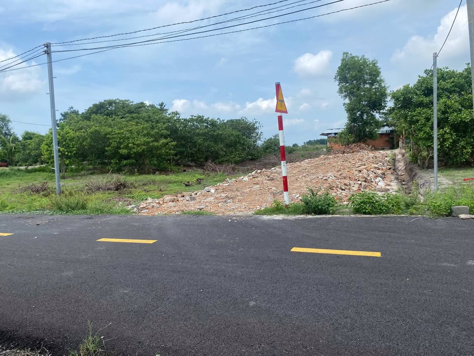 Đất thổ cư Hồ Tràm 500m² giá 2.35 tỷ - Mặt tiền đường nhựa thuận lợi!