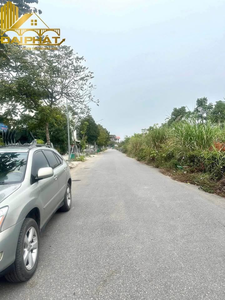 Nhà phố Greenpark Móng Cái 95m² bán gấp - Đường 60m, giao thông thuận lợi!