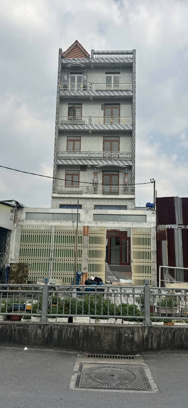 Chính chủ bán CHDV 5 tầng tại Thạnh Xuân, 197.5m² giá 7.9 tỷ - Đầu tư sinh lời hấp dẫn!