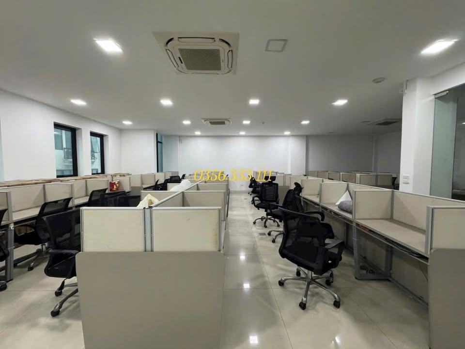 Cho thuê văn phòng Lê Văn Lương, Thanh Xuân 160m² giá 30 triệu - Trang bị hiện đại, sẵn sàng làm việc!