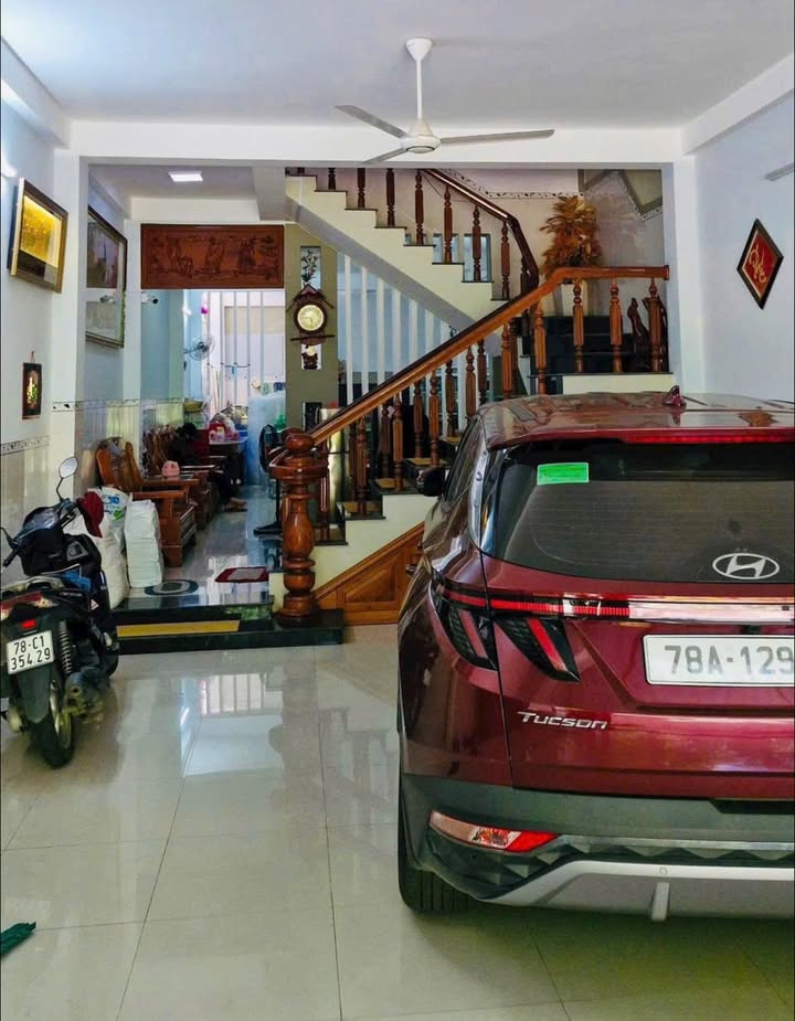 Nhà 3 tầng mặt tiền đường Tô Nào, Tuy Hòa - Giá 5 tỷ, chính chủ bán gấp!