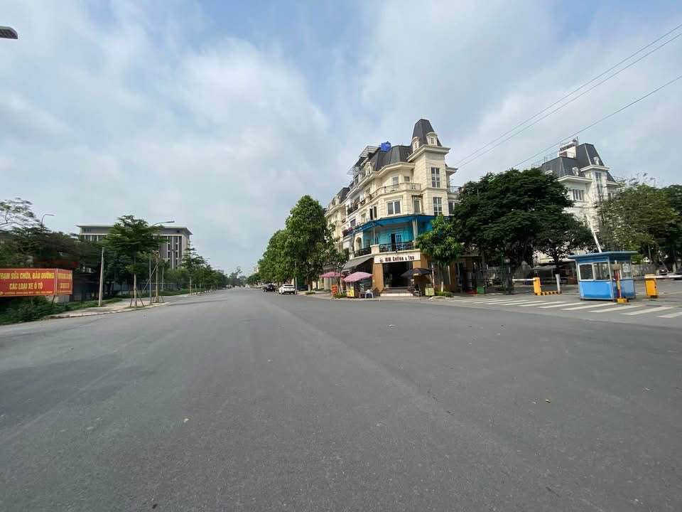 Đất Lai Xá Hoài Đức 41m² giá 8 tỷ - Sổ đỏ chính chủ, ô tô vào tận nơi!