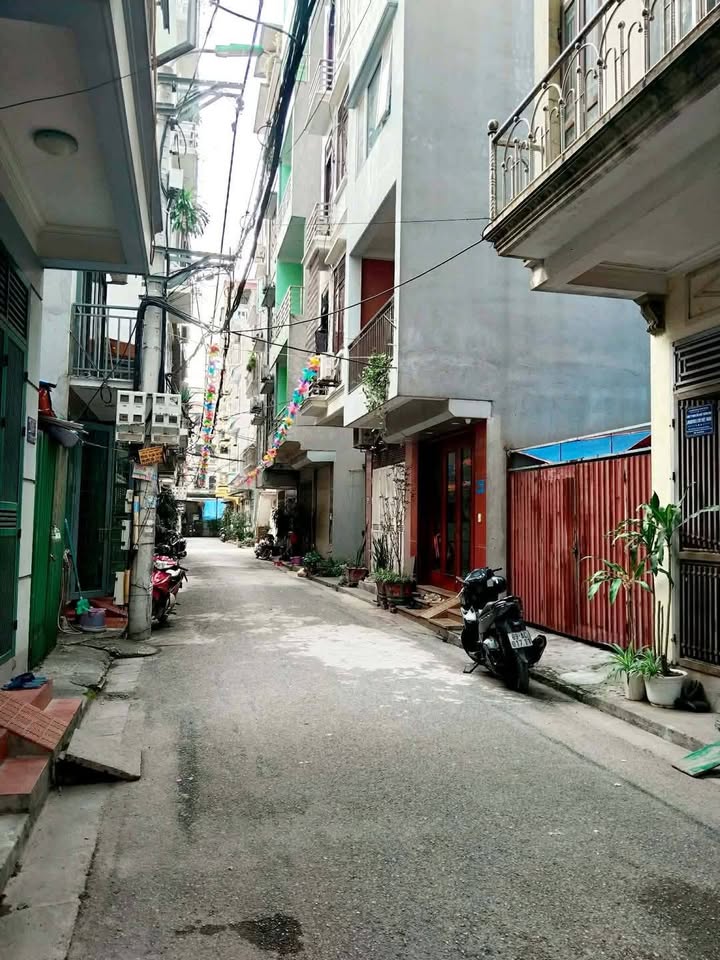 Đất nền Cổ Nhuế 2, Bắc Từ Liêm 32m² giá 8.7 tỷ - Khu vực đáng sống