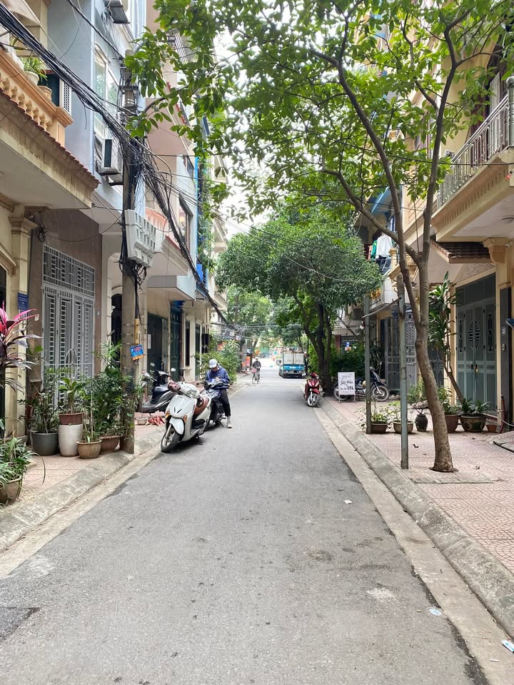 Đất phân lô KĐT Nghĩa Đô 48m² giá 17.9 tỷ - Ô tô tránh, vỉa hè rộng rãi!