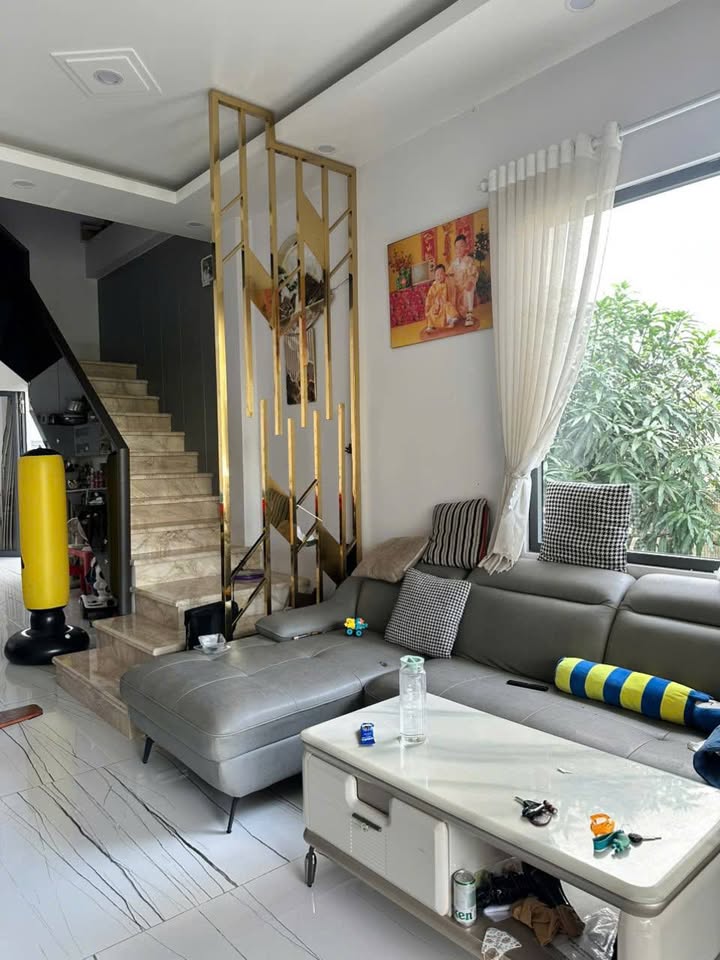 Nhà phố Rạch Giá 198m² giá 5.5 tỷ - Xây dựng tự do, vị trí đắc địa!