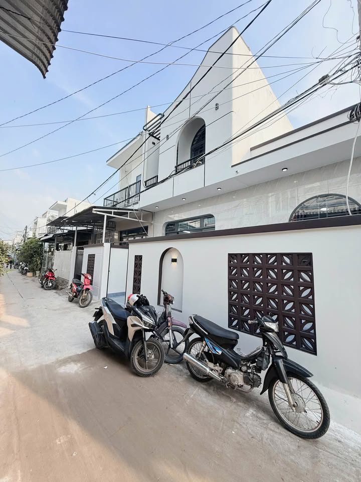 Bán nhà phố Dương Khuê, Long Xuyên 73.7m² giá 1.98 tỷ - Vị trí đắc địa gần chợ!