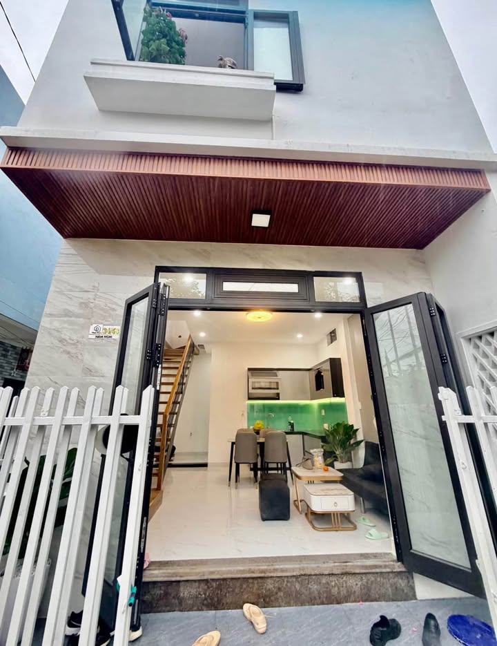 Nhà 2 tầng Tân Cổ Điển tại Huế 70m² giá 1.8 tỷ - Sẵn sàng vào ở ngay!