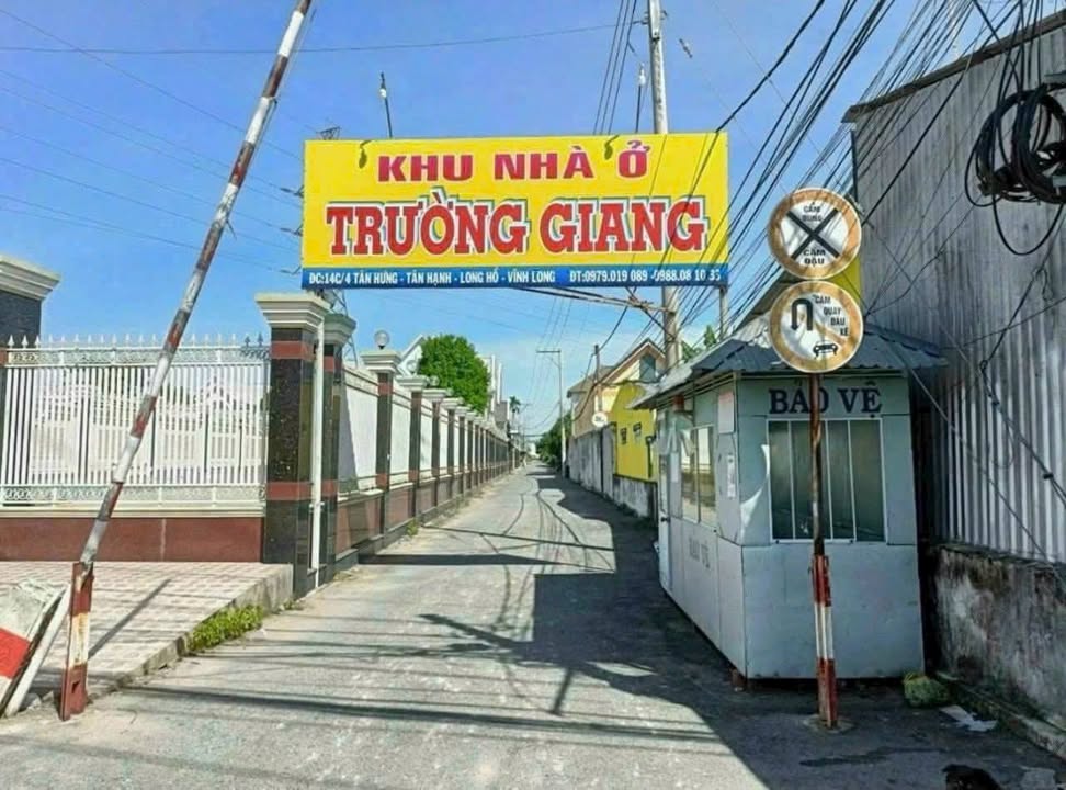 Nhà cấp 4 Tân Hạnh Vĩnh Long 200m² giá 2.2 tỷ - Thiết kế cổ điển sang trọng!