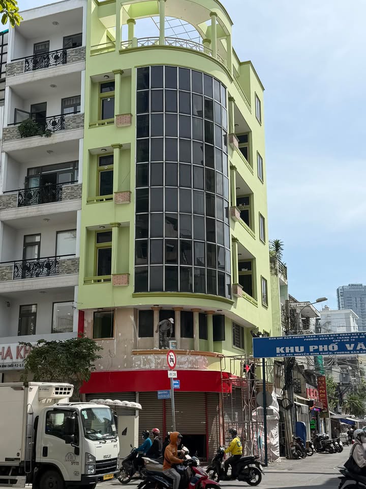 Cho thuê nhà mặt tiền Nguyễn Đình Chiểu, quận 3 - Diện tích rộng, thuận tiện kinh doanh