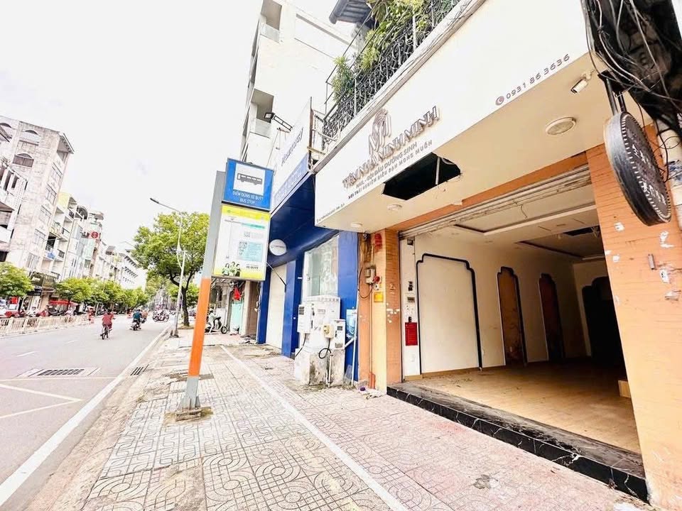 Cho Thuê Mặt Bằng Kinh Doanh Trên Đường Trần Hưng Đạo, Quận 5, Diện Tích 121.5m², Giá 35 triệu/tháng - Vị trí đắc địa cho mọi loại hình kinh doanh!