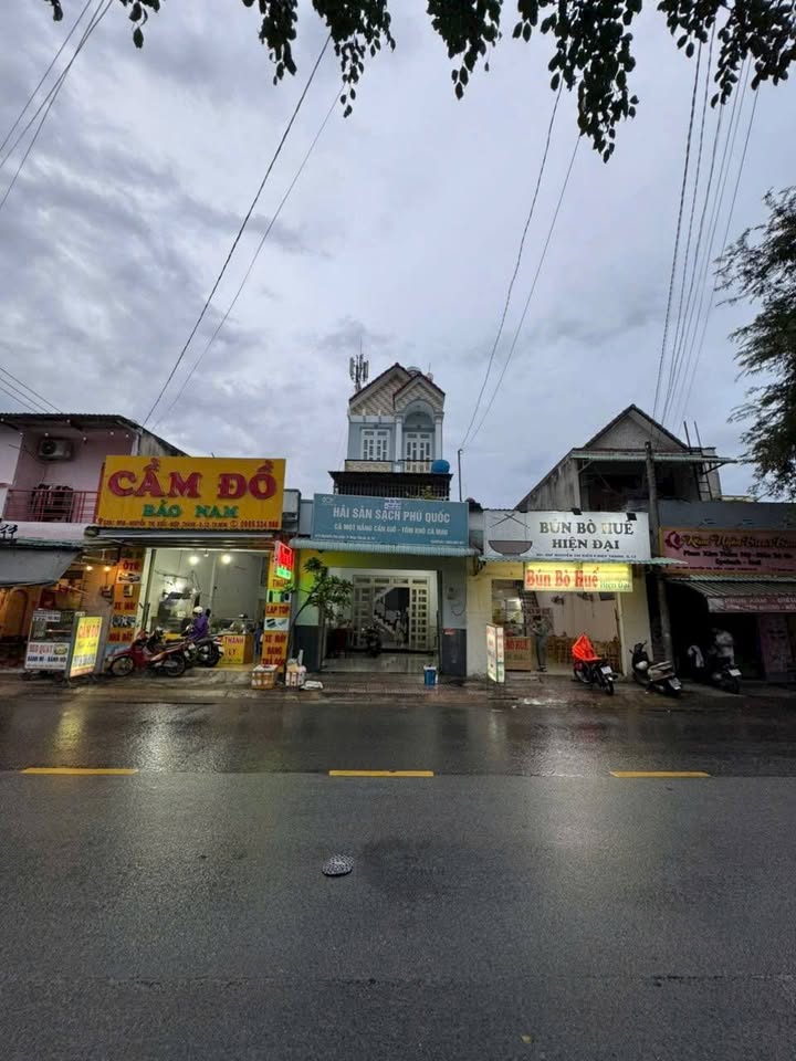 Nhà mặt tiền cho thuê đường Lê Văn Khương, quận 12, 4 phòng ngủ - Không gian sống và làm việc lý tưởng!