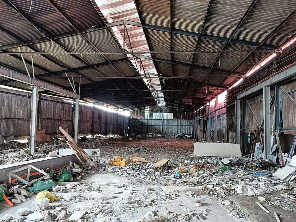 Cho thuê kho xưởng 2200m² mặt tiền QL1K Linh Xuân - Trần cao, container ra vào thoải mái!