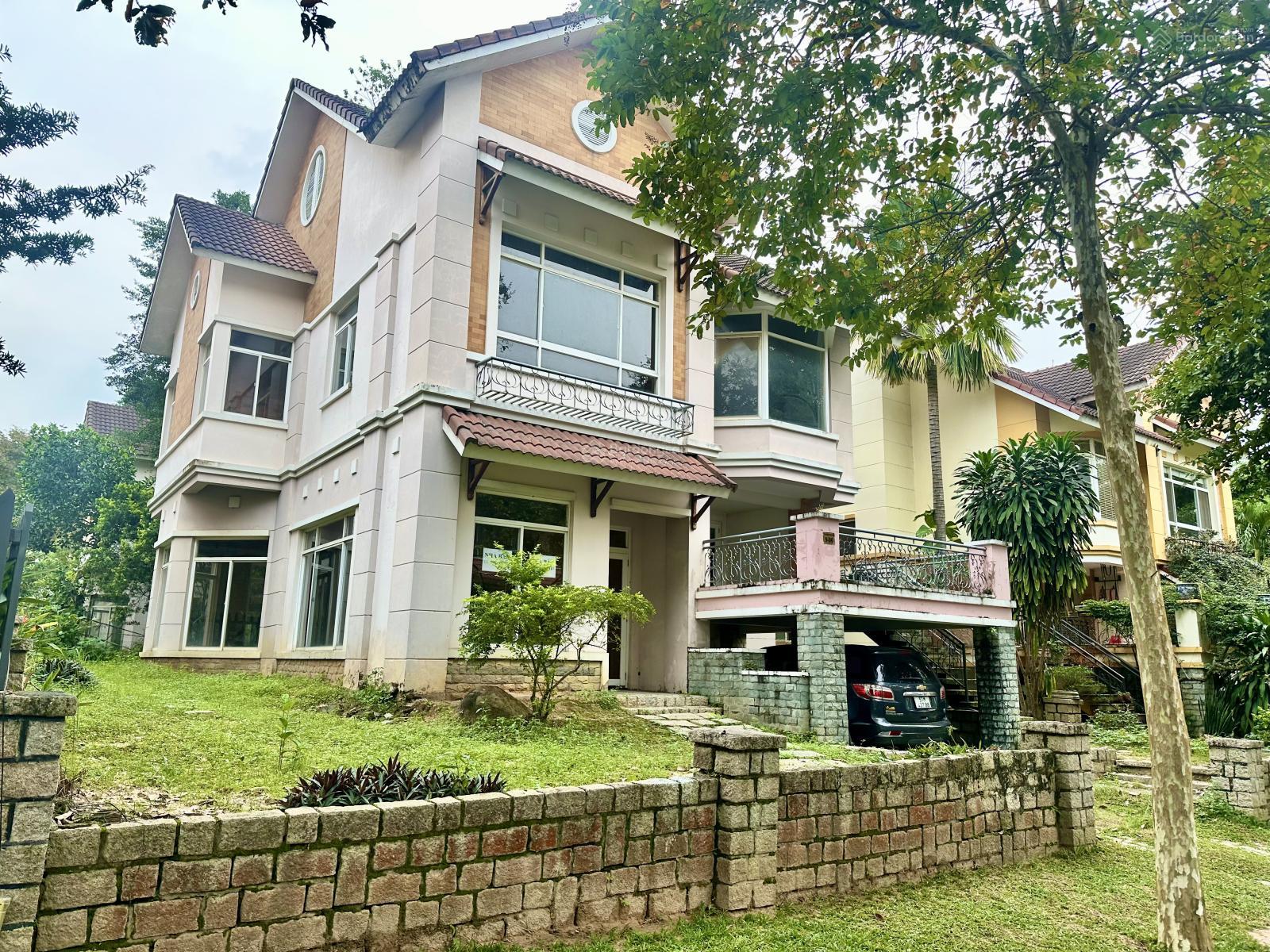 Bán biệt thự Thảo Nguyên Sài Gòn Q9, DT 384m² giá 28 tỷ - An cư lý tưởng!