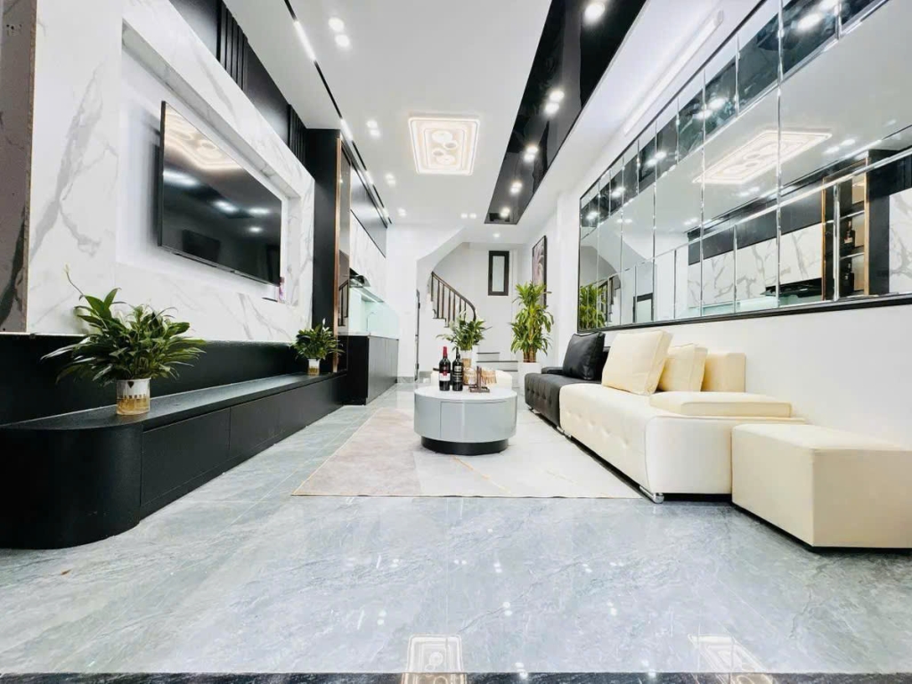 Nhà phố Võ Chí Công, Quận Cầu Giấy, 32m² giá 7.98 tỷ - Cơ hội hiếm có cho khách hàng!