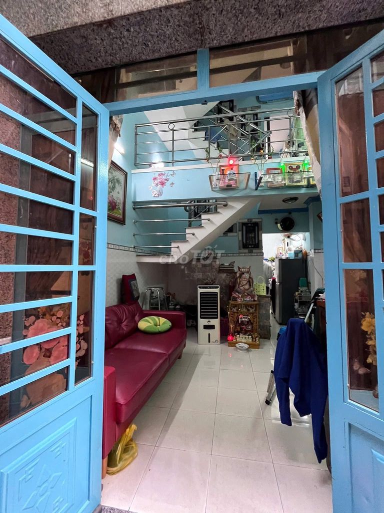 Nhà 3 tầng Dạ Nam P.2 Q8 3,3 x 7 - Giá 3,18 tỷ, thương lượng ngay!