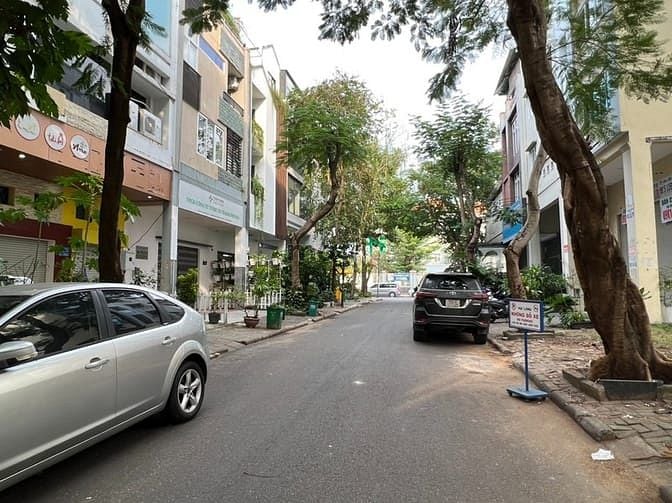 Nhà phố kinh doanh khu Hưng Gia, Phú Mỹ Hưng 390m² giá 45 triệu - Đầu tư sinh lời ngay!