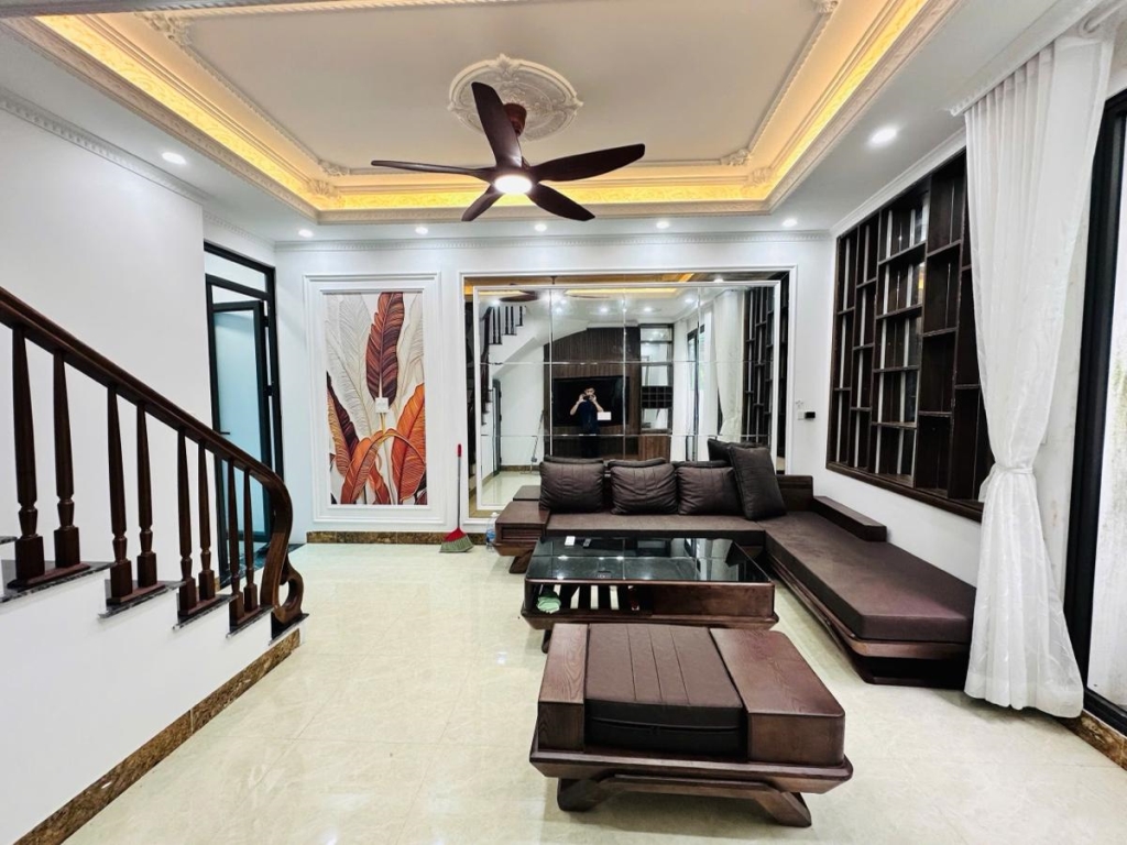 Nhà riêng Cầu Giấy 41m² giá 9.4 tỷ - Đường ô tô đỗ 20m, sẵn sàng vào ở!