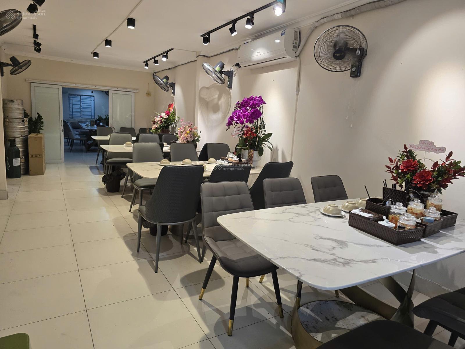 Quán ăn chính chủ cho thuê mặt phố Kim Mã 130m² - Kinh doanh ngay không cần đầu tư!