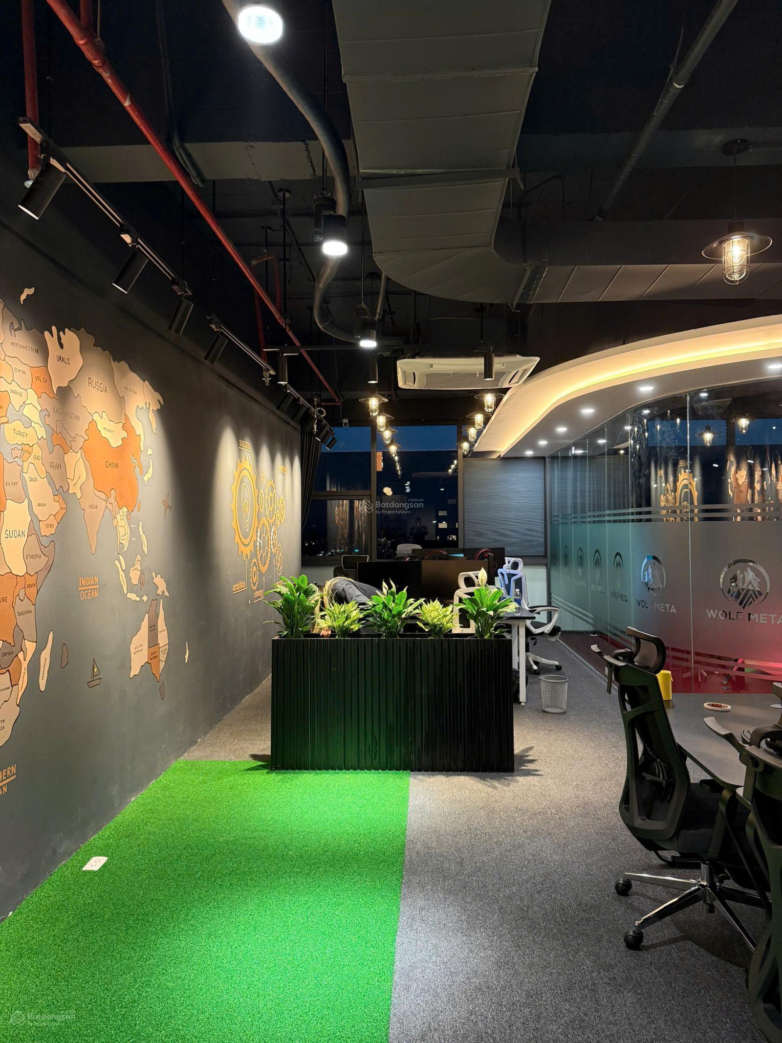 Văn phòng cao cấp 170m² Ngoại Giao Đoàn giá 51 triệu - Setup sẵn vào làm việc ngay!