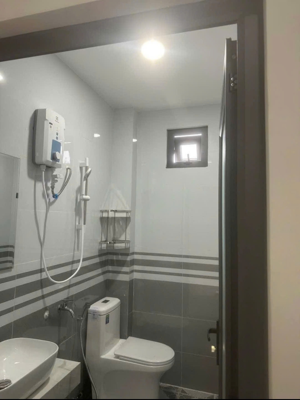 Bán nhà 3 tầng 1 tum 55m² tại Vĩnh Hải, Nha Trang chỉ 2.7 tỷ - Cơ hội đầu tư tuyệt vời!