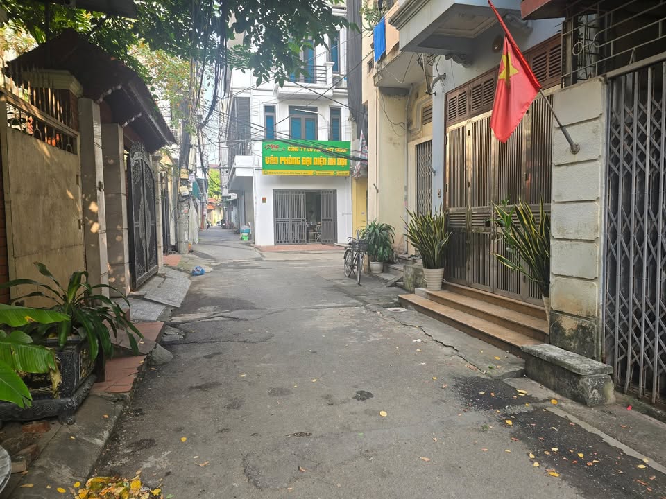 Nhà riêng Phúc Hoa Tây Hồ 35m² giá 9 tỷ - Ô tô tránh, gần trường học!