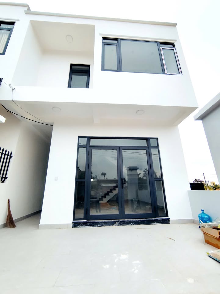 Nhà mới xây 2 tầng tại Uông Bí 90m² giá chỉ 2 tỷ - Sẵn sàng vào ở!