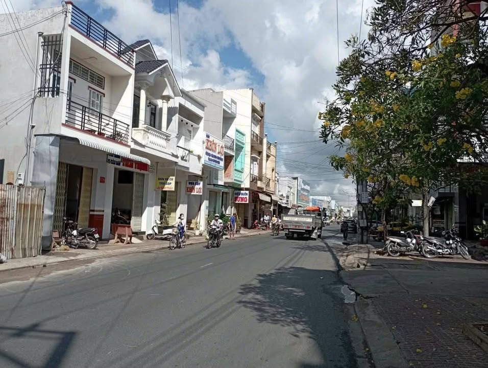 Bán nhà mặt tiền đường Lý Văn Lâm, An Xuyên, Cà Mau - 88m², giá 3 tỷ, vị trí đắc địa cho kinh doanh!